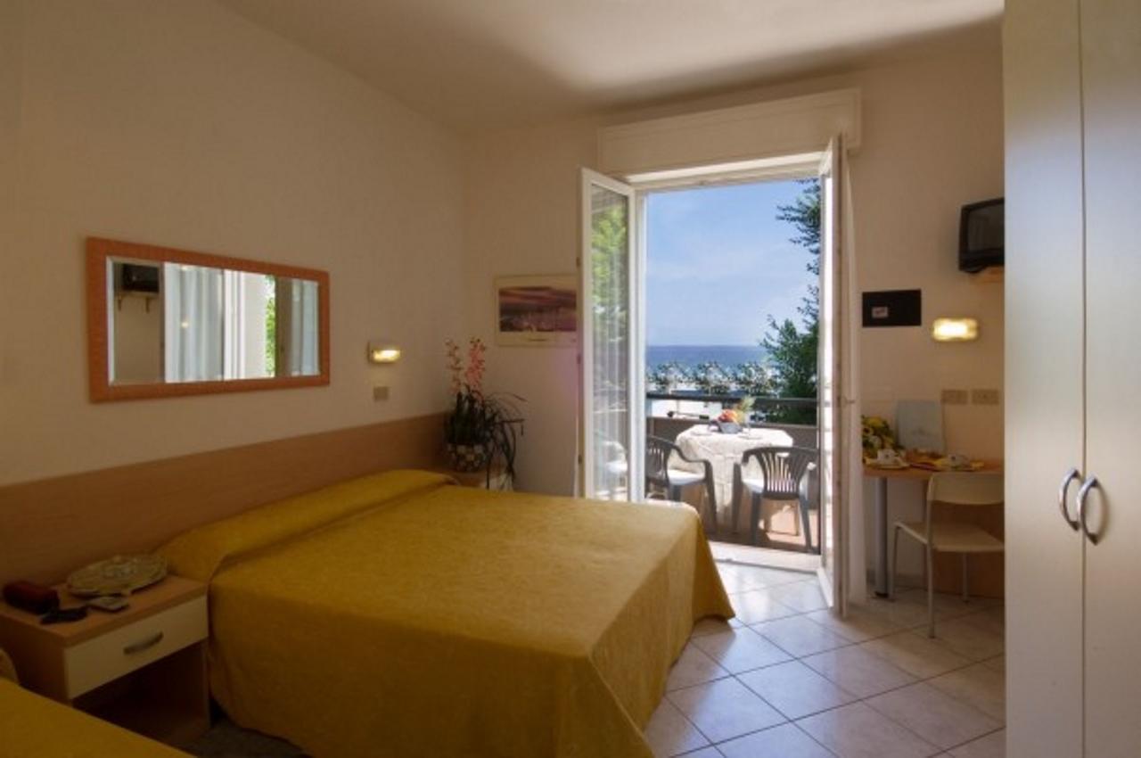 Hotel Des Bains Cattolica Exteriér fotografie